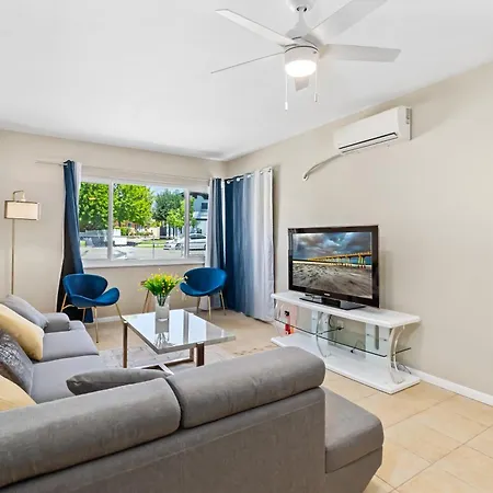 Charming 2-Bedroom House With Wifi, Ac With Modern Comforts